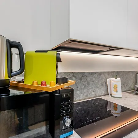 Center Bgynn Balcony Apartman *
