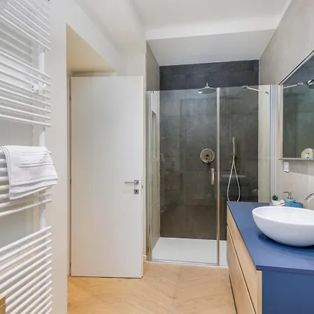 Center Bgynn Balcony Apartman