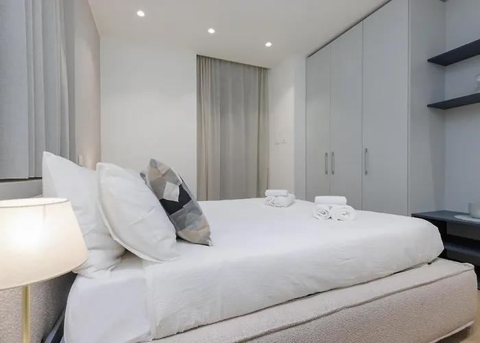 Center Bgynn Balcony *