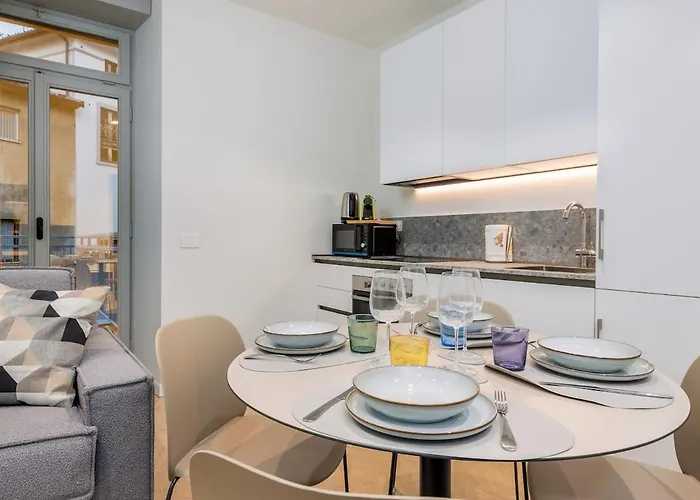 Center Bgynn Balcony Apartment *